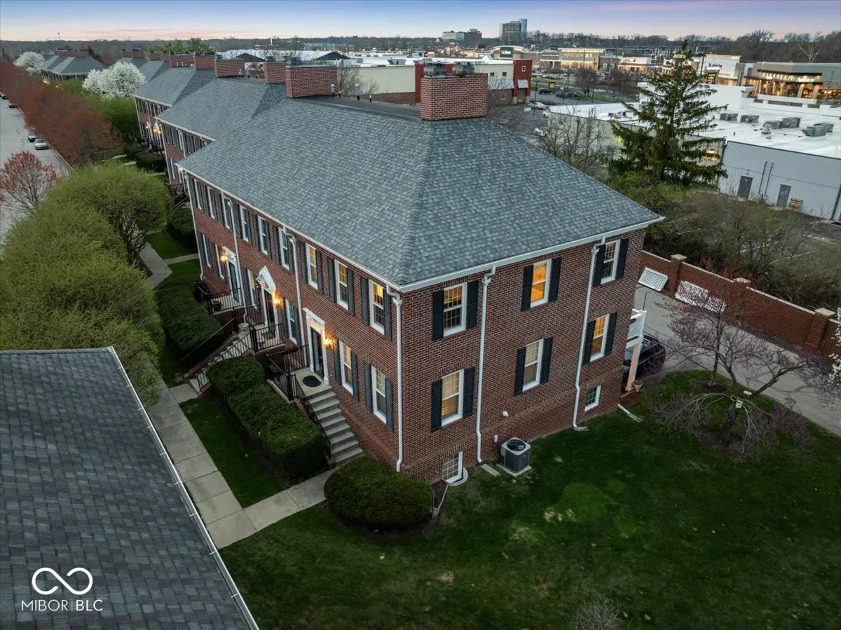 Indianapolis, Indiana 46250, United States, 3 Bedrooms Bedrooms, ,4 BathroomsBathrooms,Residential,Pending,103119