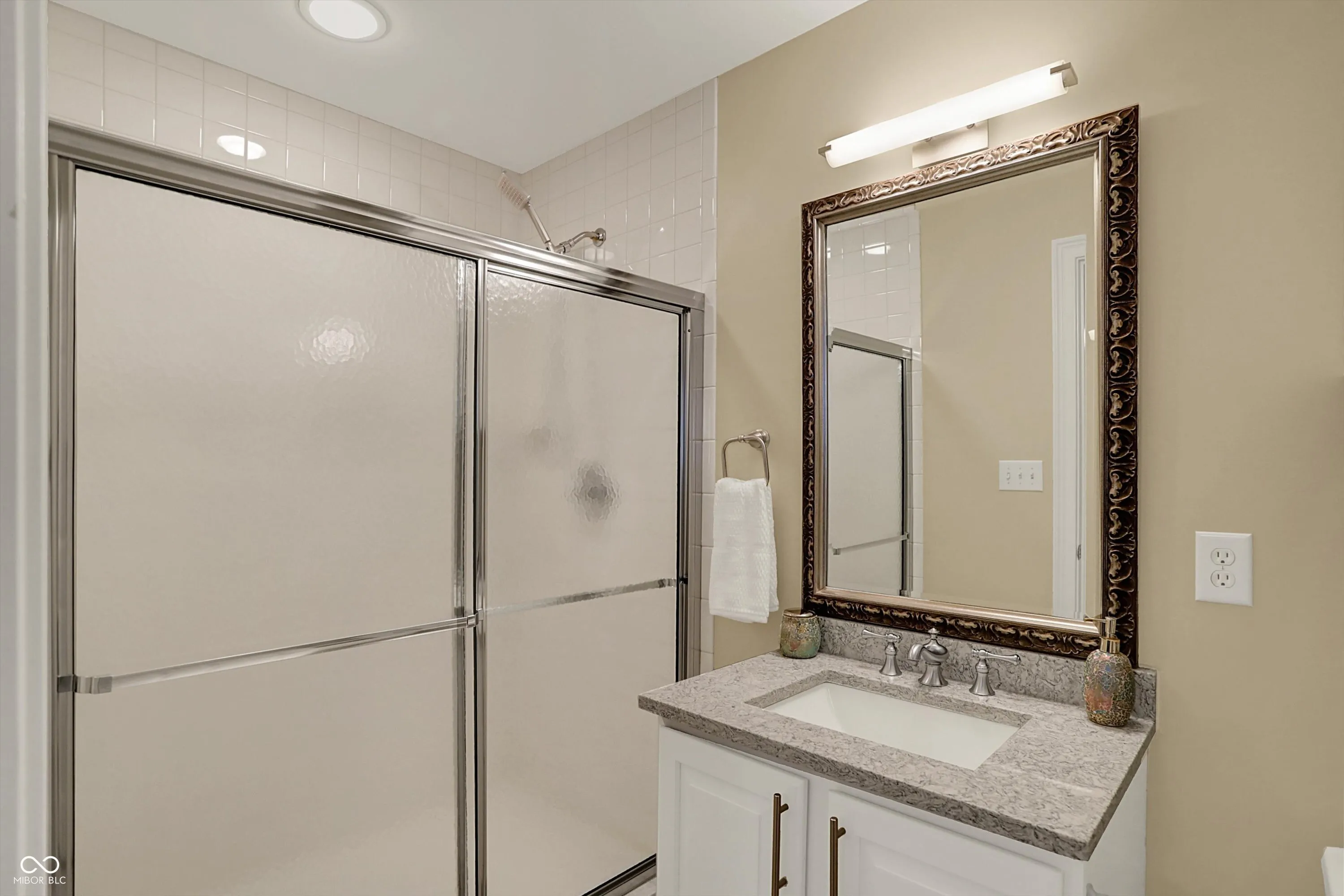 Indianapolis, Indiana 46250, United States, 3 Bedrooms Bedrooms, ,4 BathroomsBathrooms,Residential,Pending,103119