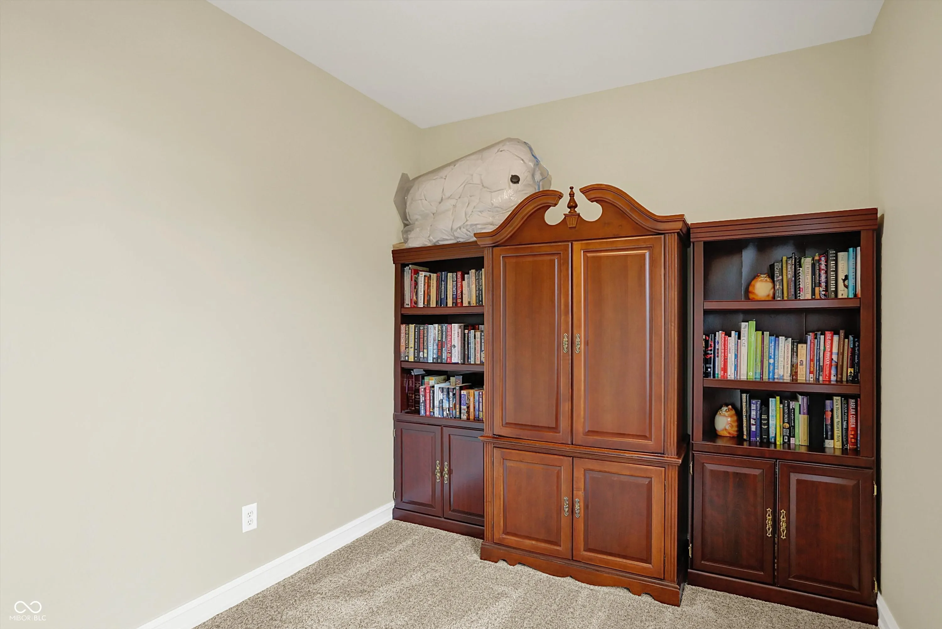 Indianapolis, Indiana 46250, United States, 3 Bedrooms Bedrooms, ,4 BathroomsBathrooms,Residential,Pending,103119