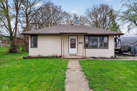 Photo of 1961 Maple Avenue, Noblesville, IN 46060 (MLS # 22095015)