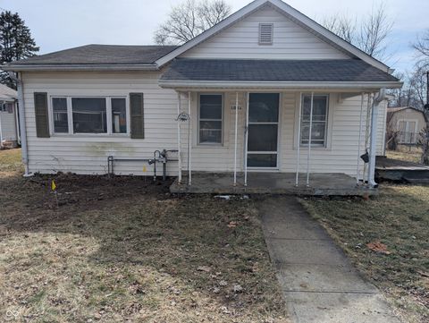 Photo of 1033 E 3rd Street, Greenfield, IN 46140 (MLS # 22084871)