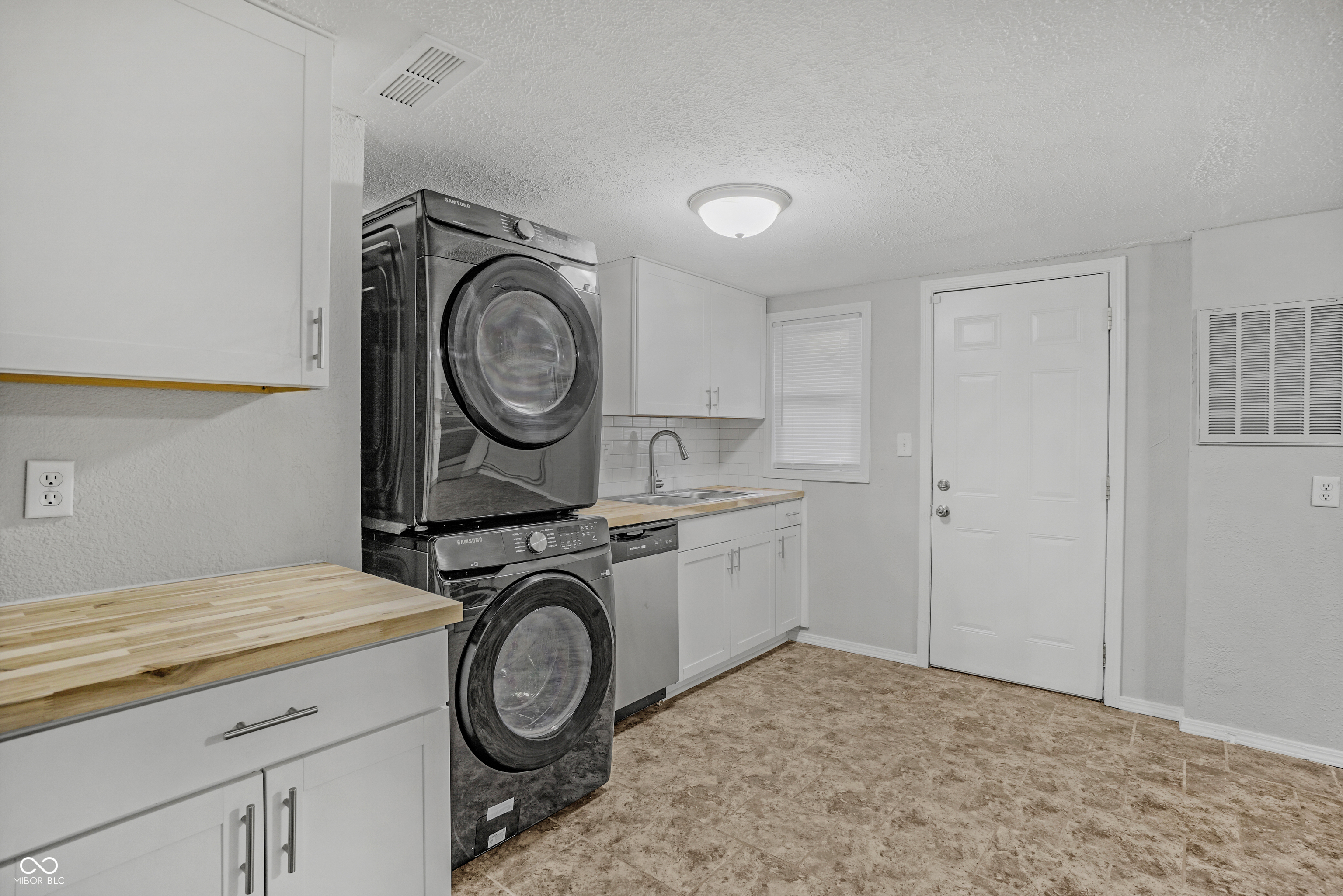 2962 N Dequincy Street