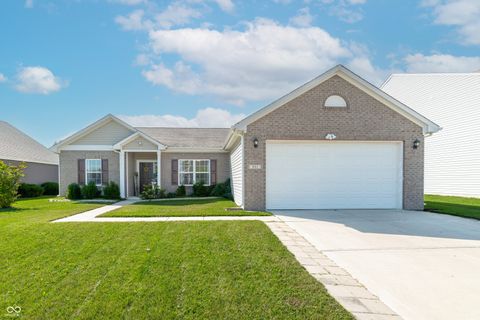 Photo of 841 Cherry Tree Lane, Greenwood, IN 46143 (MLS # 22066004)