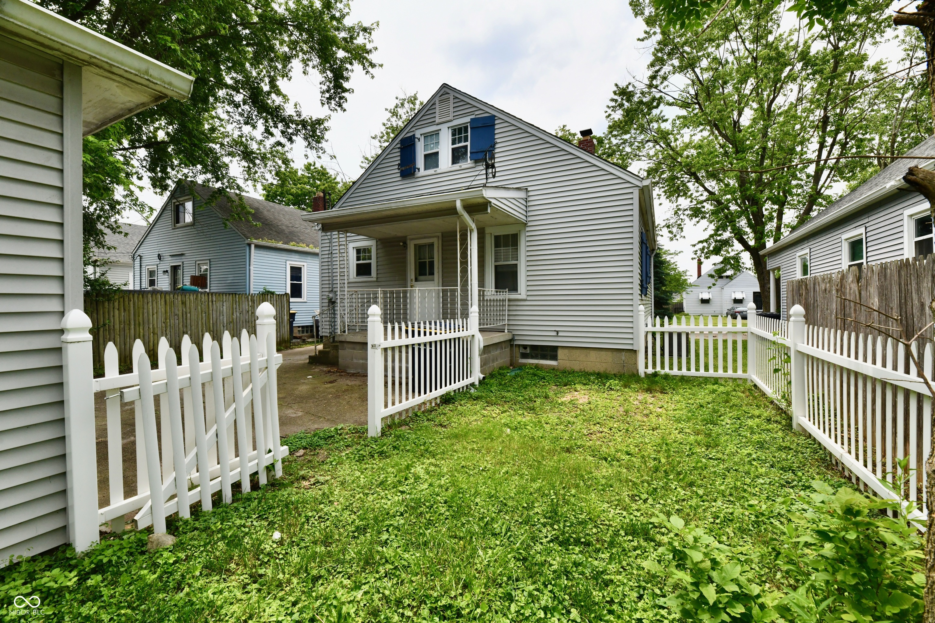 313 N 16th Avenue