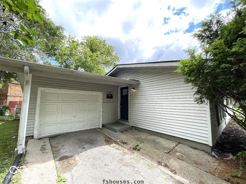 Photo of 2322 Silver Maple Court, Indianapolis, IN 46222 (MLS # 22090336)