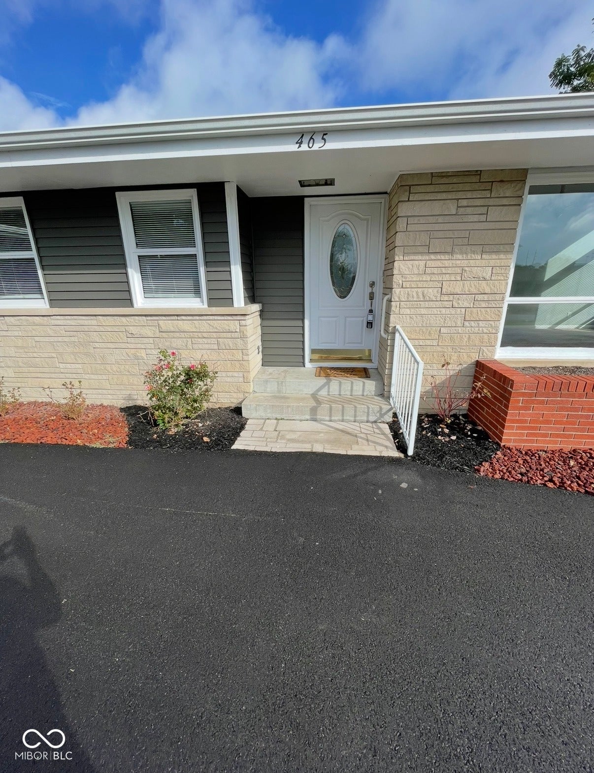 465 Manor Drive