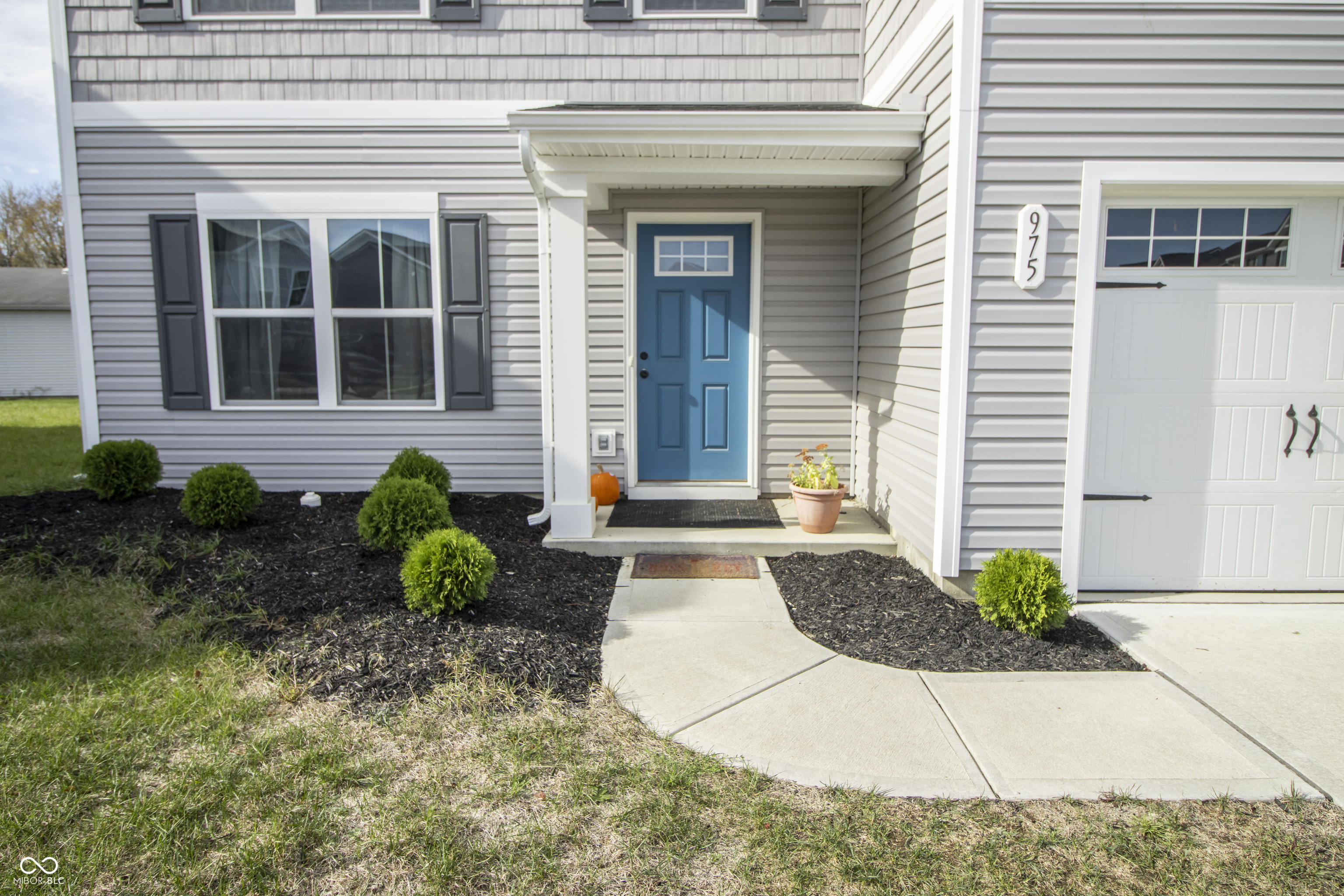 975 Red Hills Court