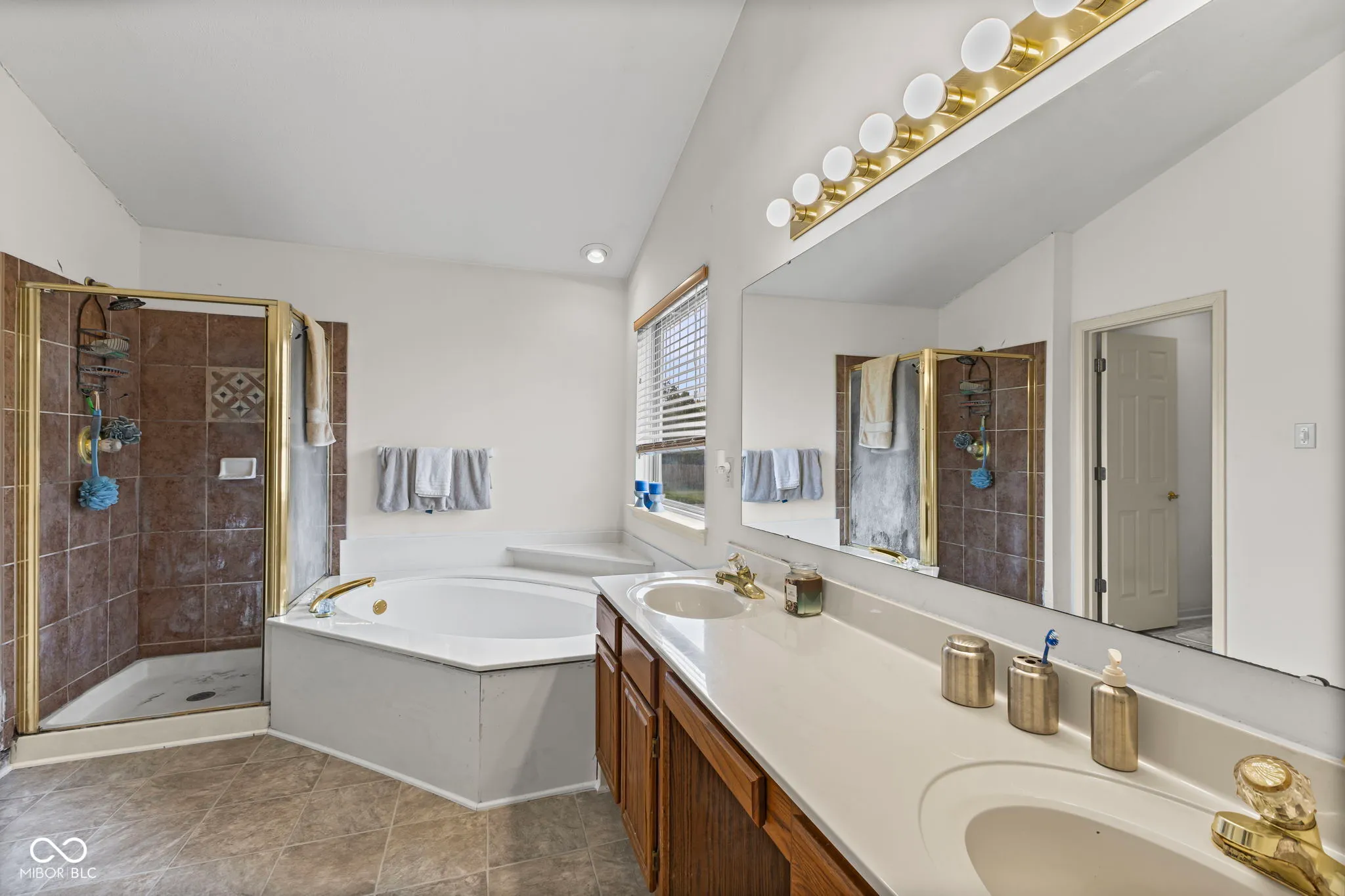 Carmel, Indiana 46033, United States, 3 Bedrooms Bedrooms, ,2 BathroomsBathrooms,Residential,Active,221711