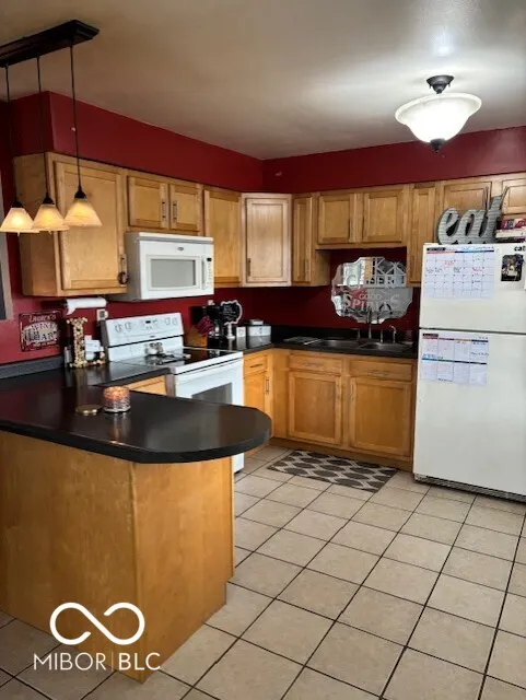 Columbus, Indiana 47203, United States, 3 Bedrooms Bedrooms, ,1 BathroomBathrooms,Residential,Pending,5616