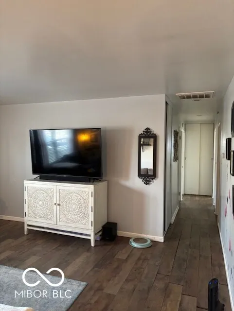 Columbus, Indiana 47203, United States, 3 Bedrooms Bedrooms, ,1 BathroomBathrooms,Residential,Pending,5616