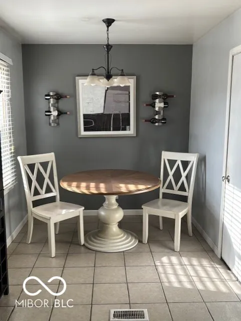 Columbus, Indiana 47203, United States, 3 Bedrooms Bedrooms, ,1 BathroomBathrooms,Residential,Pending,5616