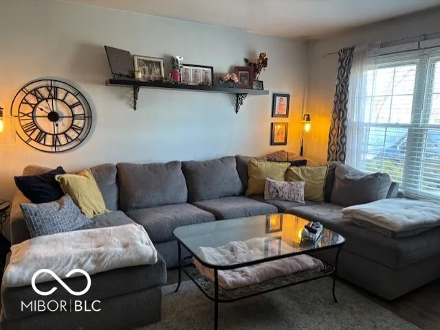 Columbus, Indiana 47203, United States, 3 Bedrooms Bedrooms, ,1 BathroomBathrooms,Residential,Pending,5616