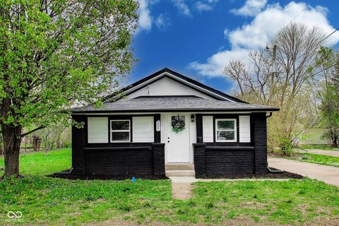 Photo of 2027 Spruce Street, Indianapolis, IN 46203 (MLS # 22094868)