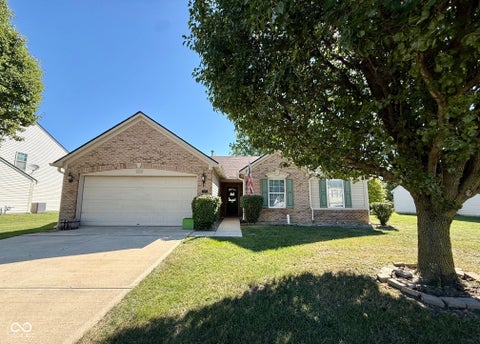 Photo of 2055 Autumn Faith Way, Avon, IN 46123 (MLS # 22124672)