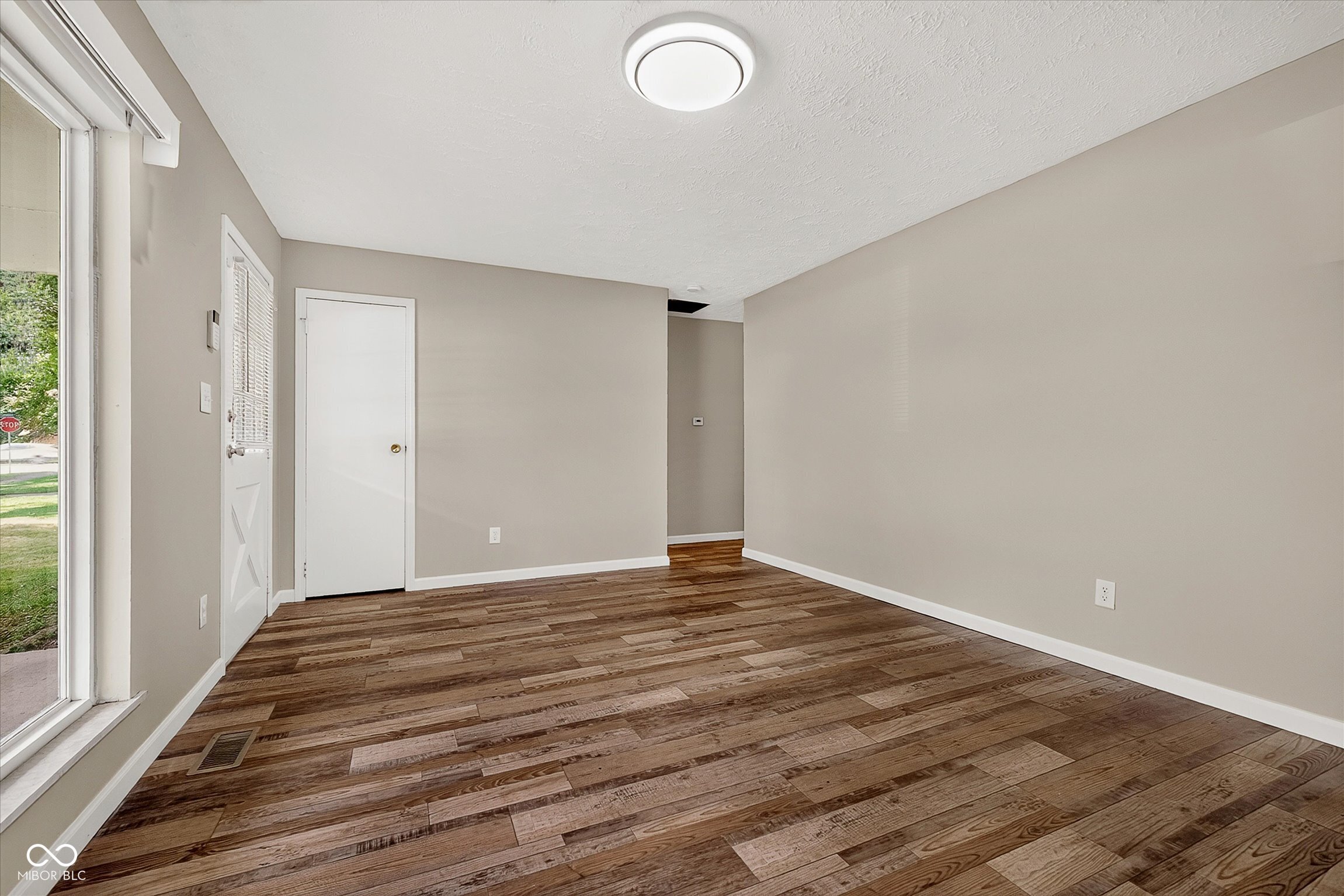 1112 Walton Drive