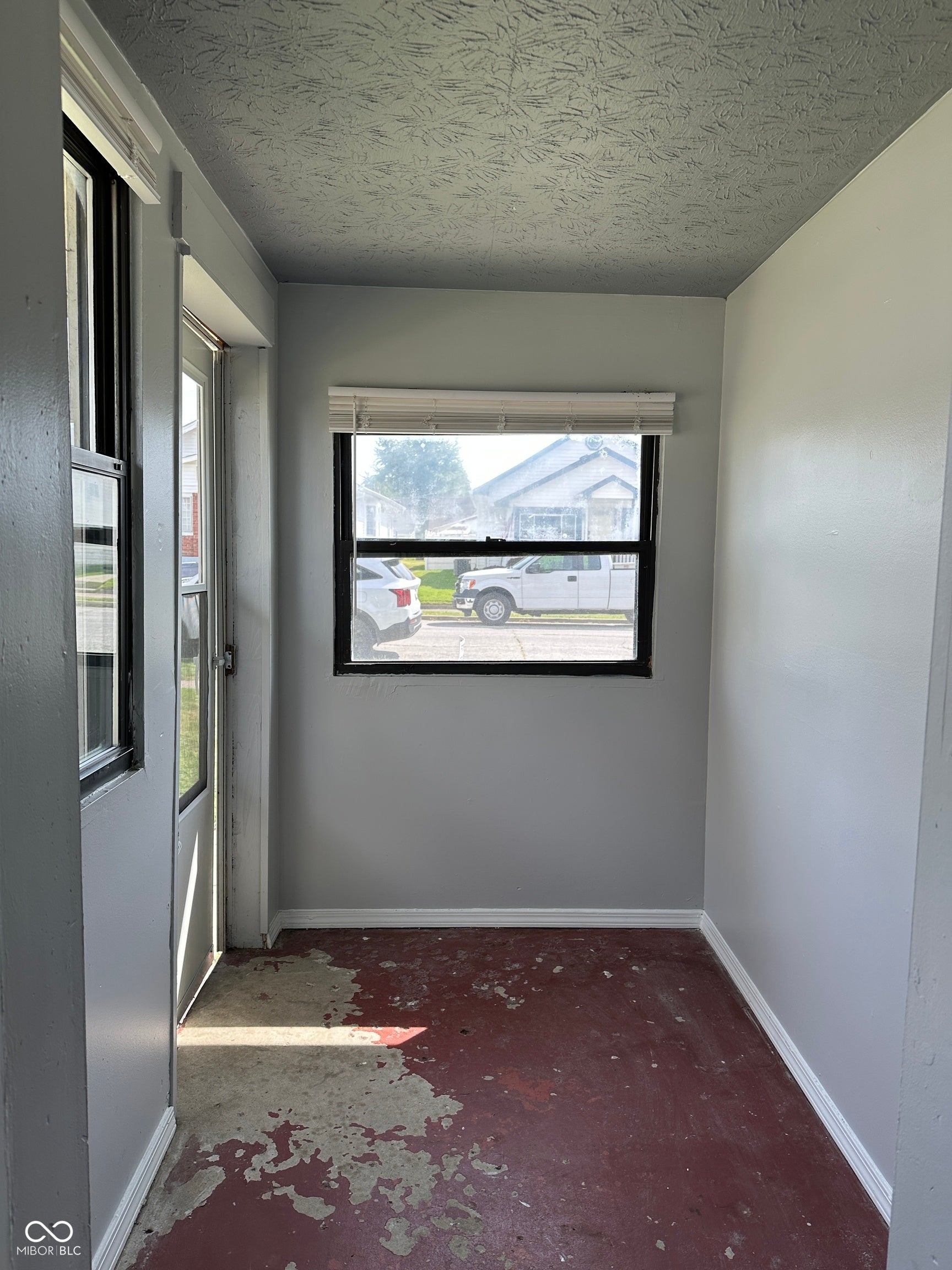 84 S 6th Avenue