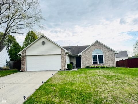 Photo of 831 Queensgate Drive, Greenwood, IN 46143 (MLS # 22097577)