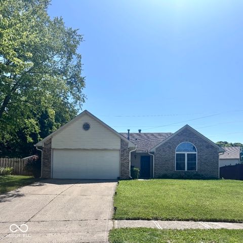 Photo of 831 Queensgate Drive, Greenwood, IN 46143 (MLS # 22097577)