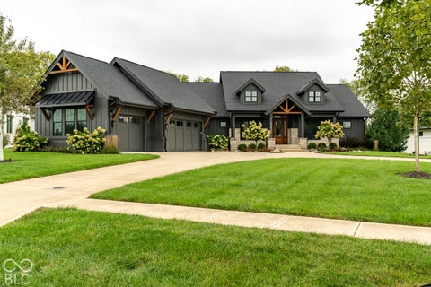 Photo of 5150 Melbourne Place, Zionsville, IN 46077 (MLS # 22129054)