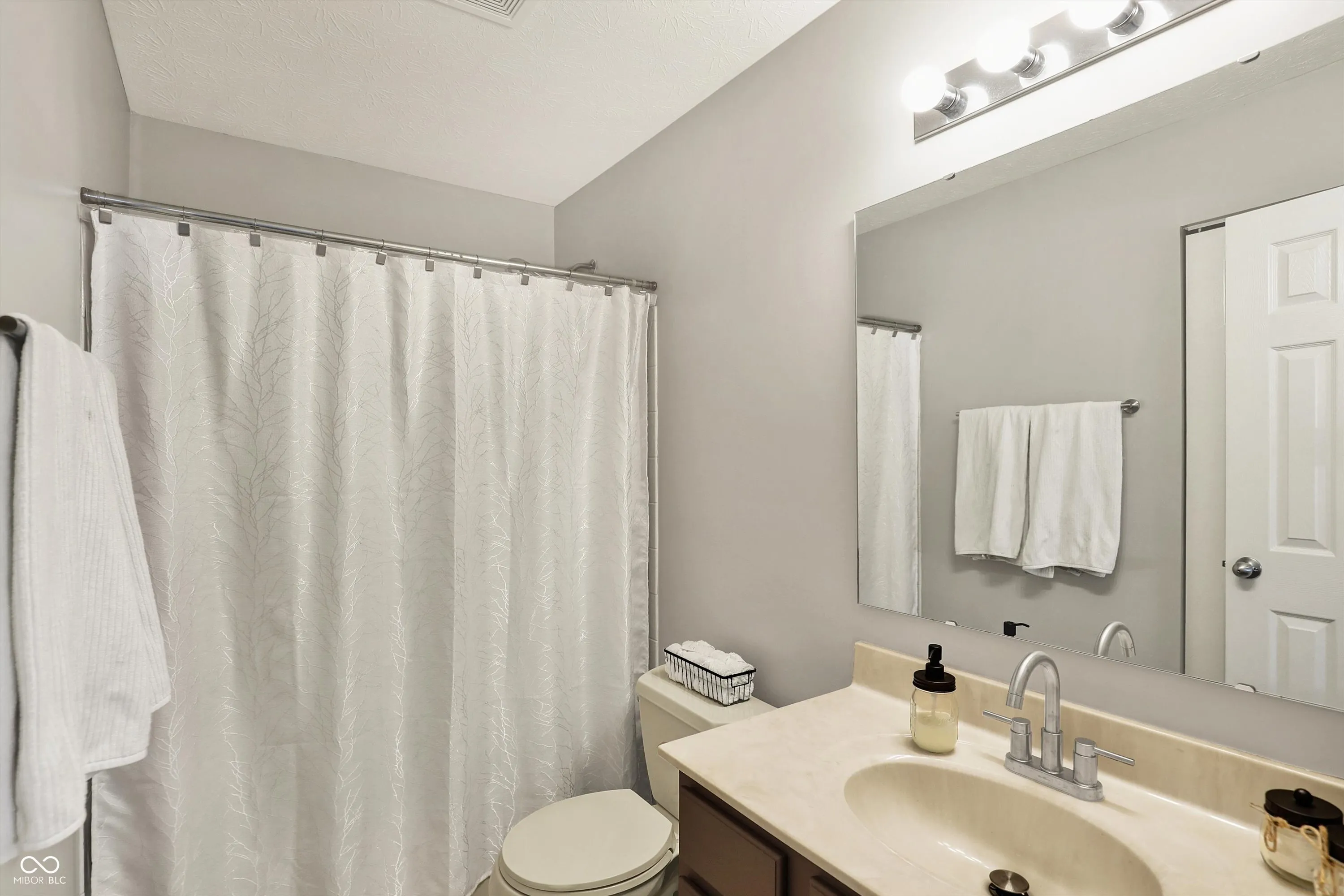 Indianapolis, Indiana 46254, United States, 3 Bedrooms Bedrooms, ,3 BathroomsBathrooms,Residential,Pending,132507