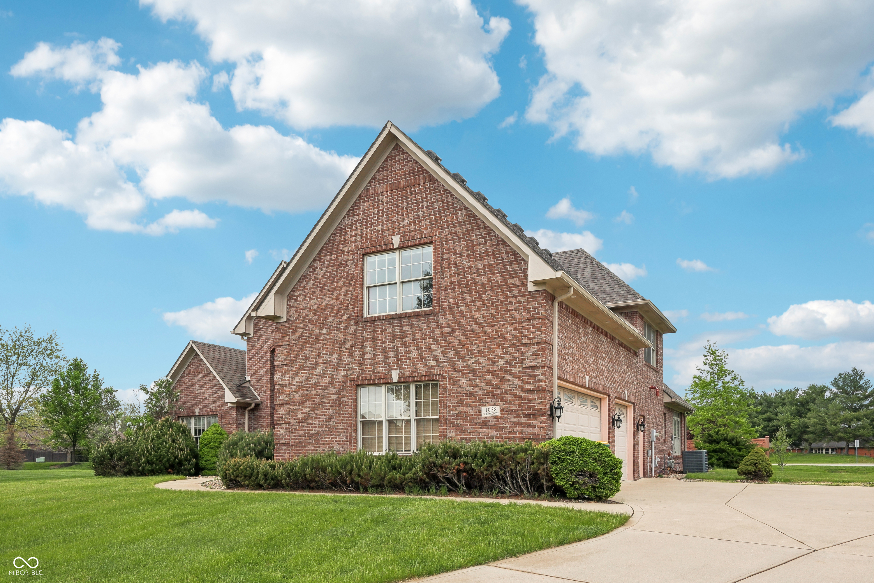 1038 White Oak Drive