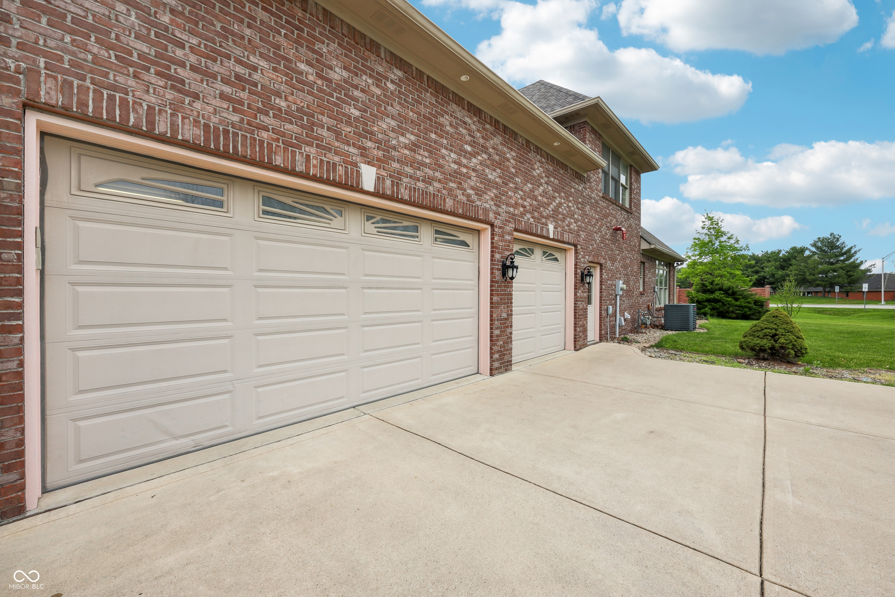 1038 White Oak Drive