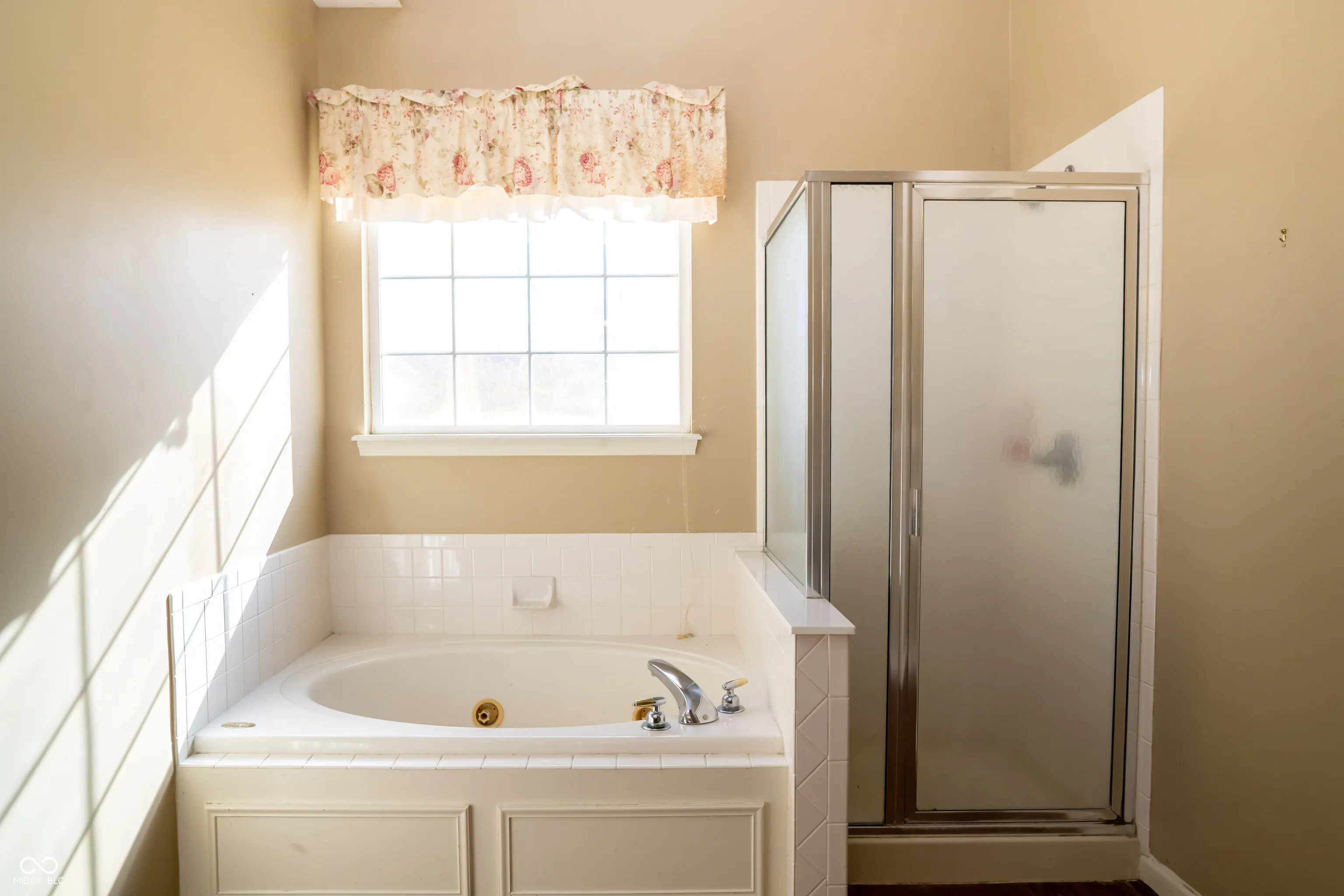 Indianapolis, Indiana 46221, United States, 3 Bedrooms Bedrooms, ,2 BathroomsBathrooms,Residential,Pending,34864