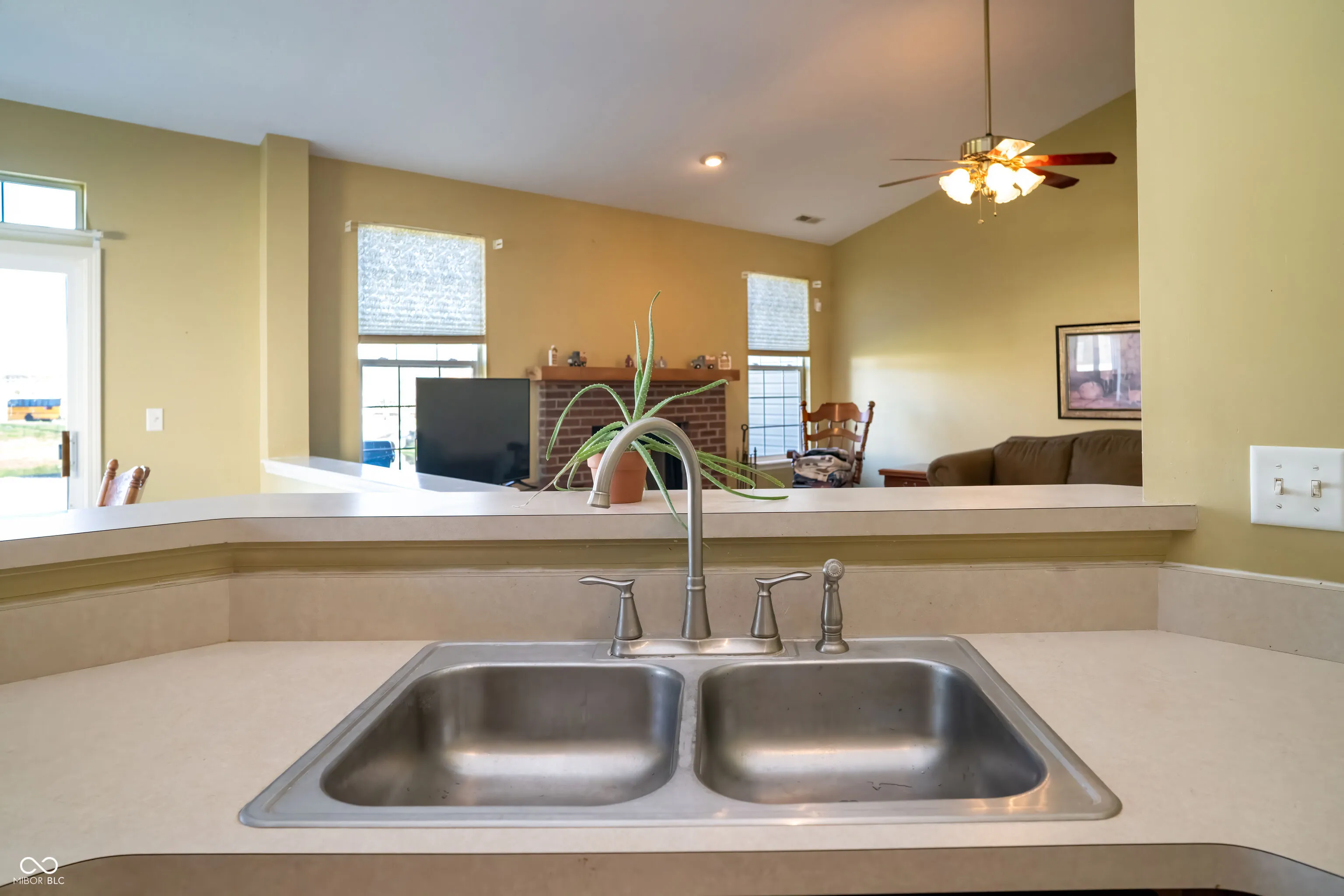 Indianapolis, Indiana 46221, United States, 3 Bedrooms Bedrooms, ,2 BathroomsBathrooms,Residential,Pending,34864