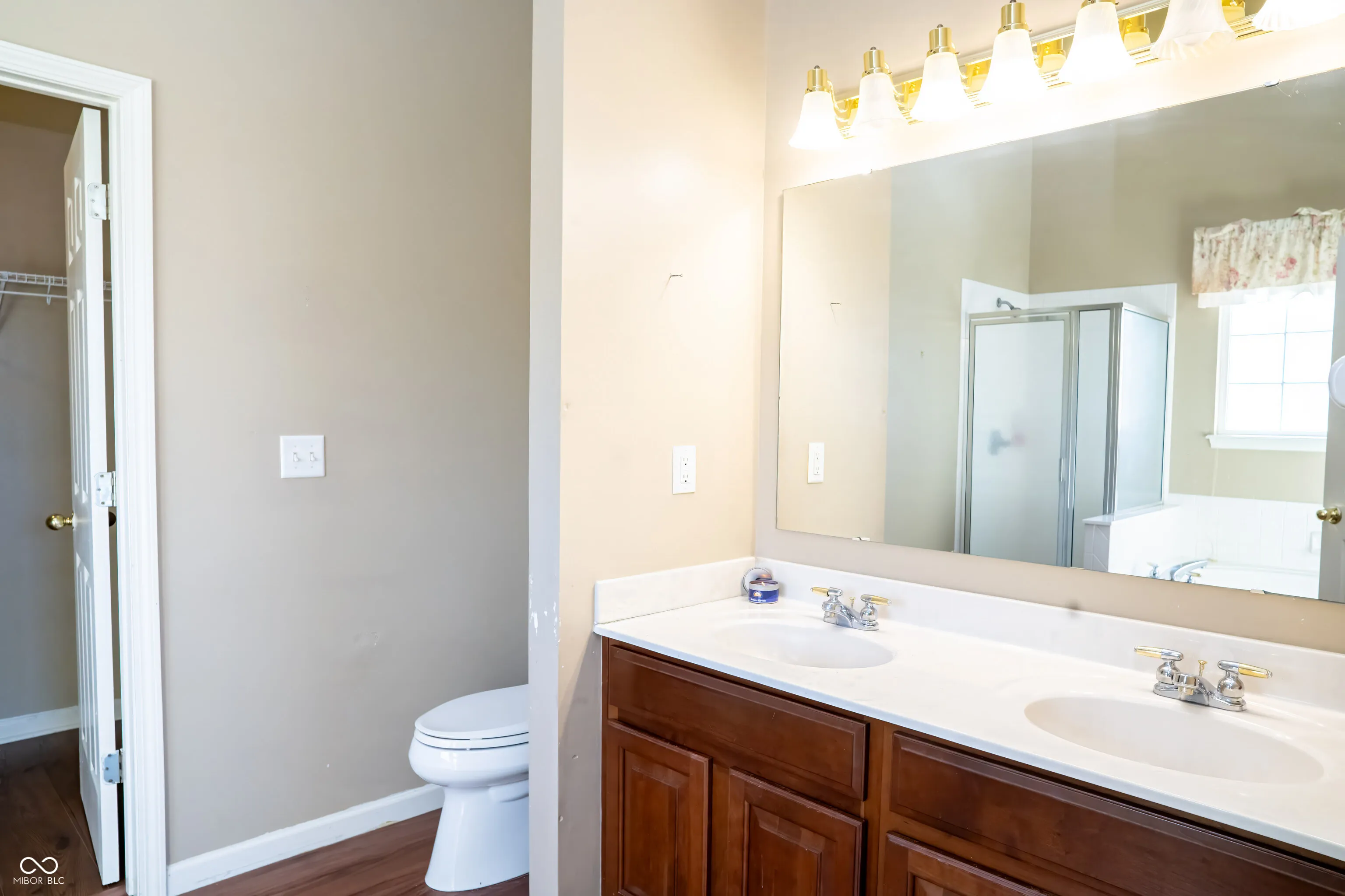 Indianapolis, Indiana 46221, United States, 3 Bedrooms Bedrooms, ,2 BathroomsBathrooms,Residential,Pending,34864