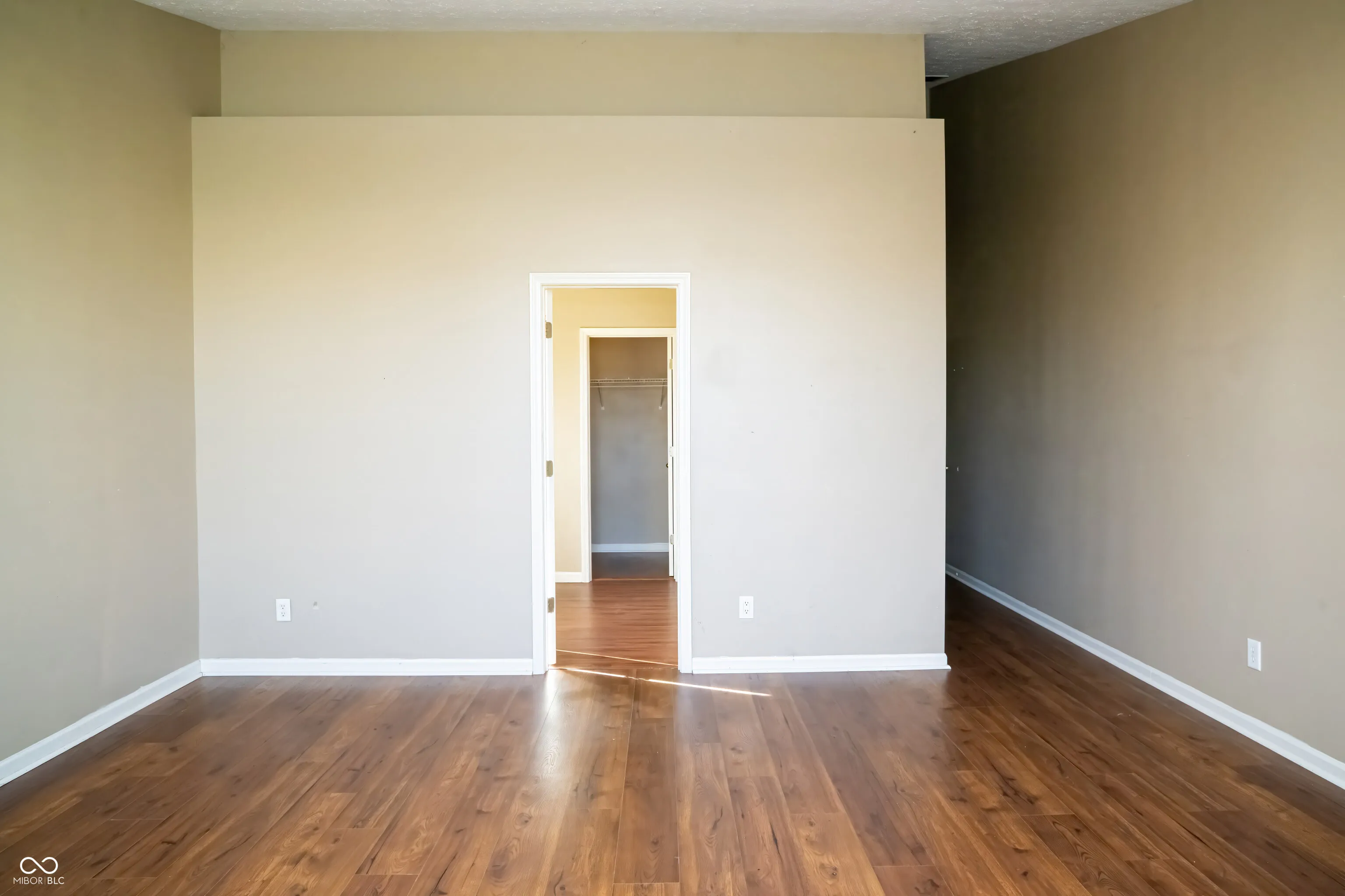 Indianapolis, Indiana 46221, United States, 3 Bedrooms Bedrooms, ,2 BathroomsBathrooms,Residential,Pending,34864