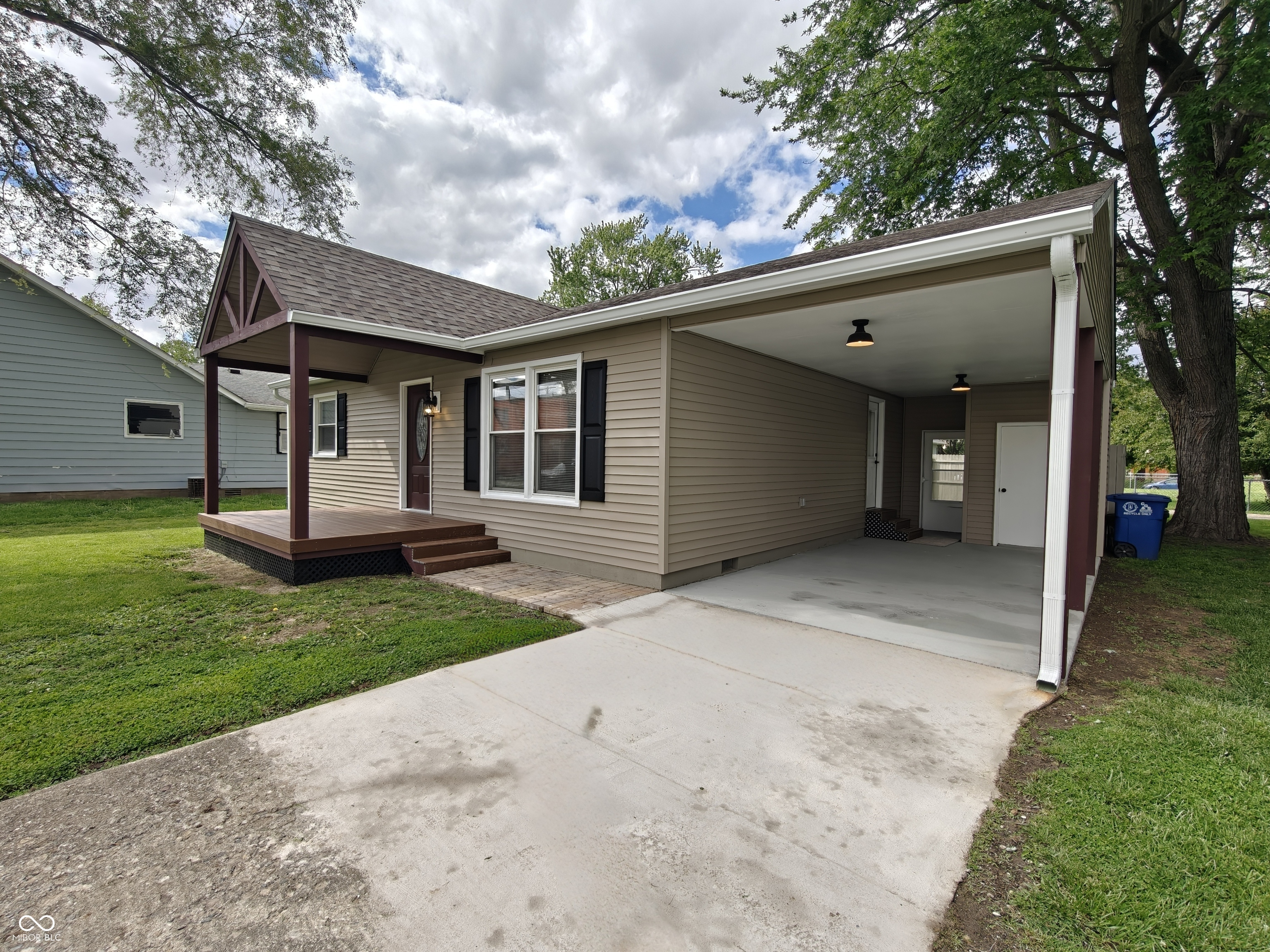 734 5th Street