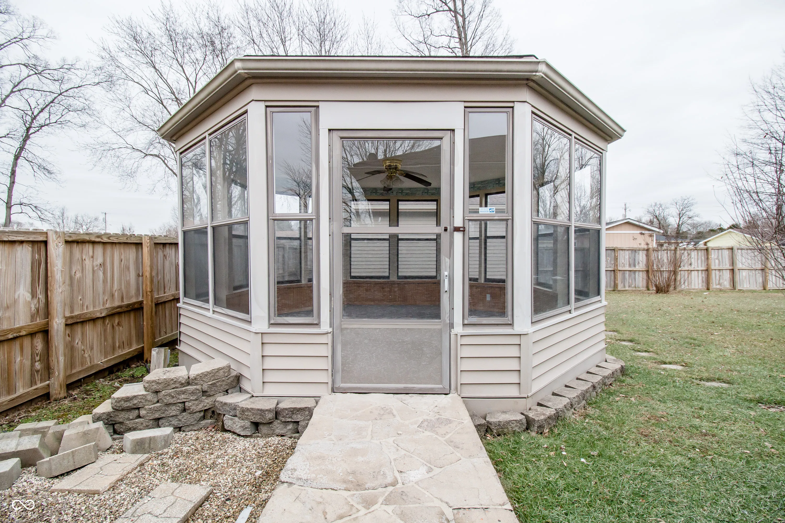 Scottsburg, Indiana 47170, United States, 3 Bedrooms Bedrooms, ,3 BathroomsBathrooms,Residential,Pending,11401