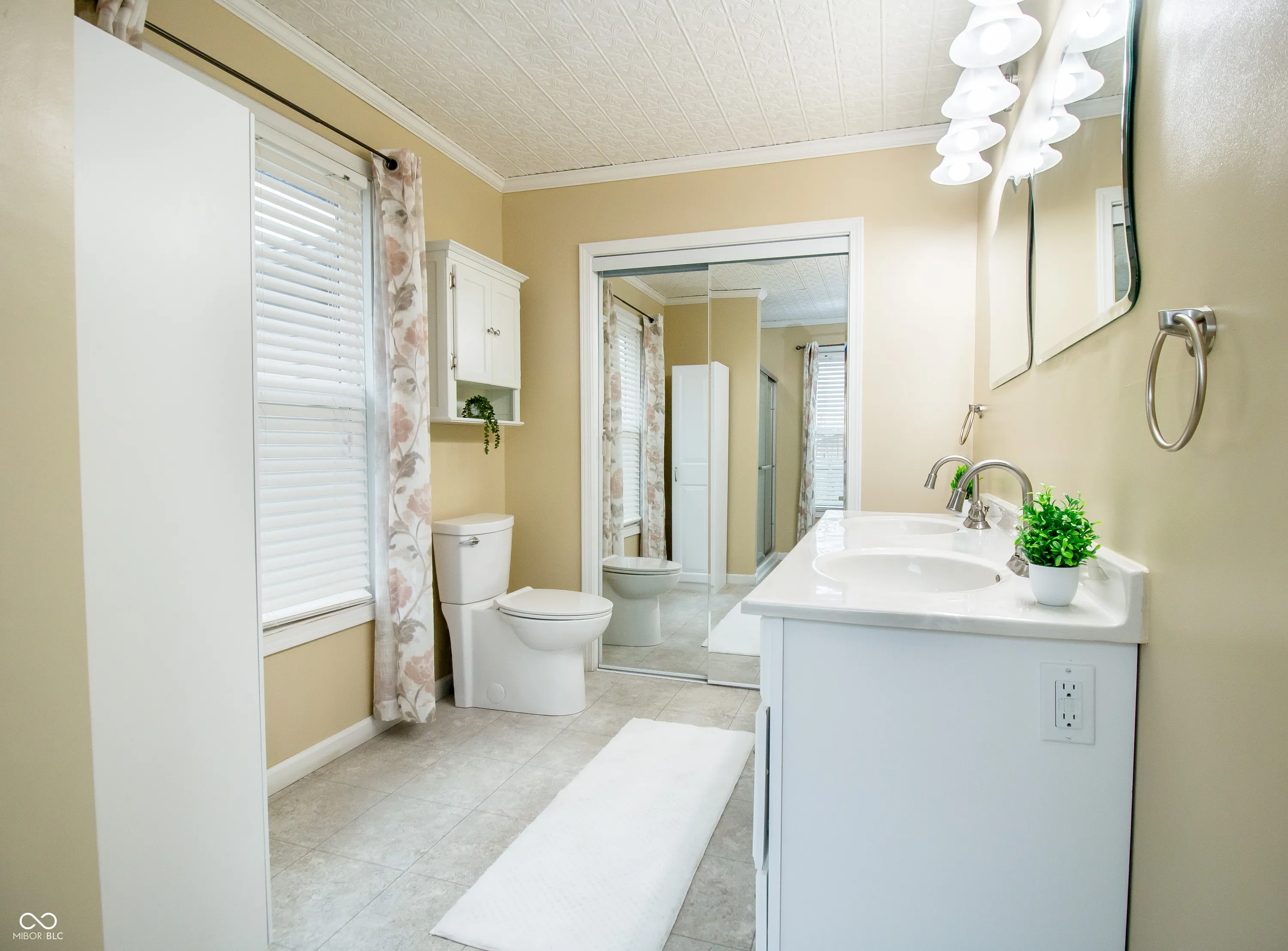 Scottsburg, Indiana 47170, United States, 3 Bedrooms Bedrooms, ,3 BathroomsBathrooms,Residential,Pending,11401