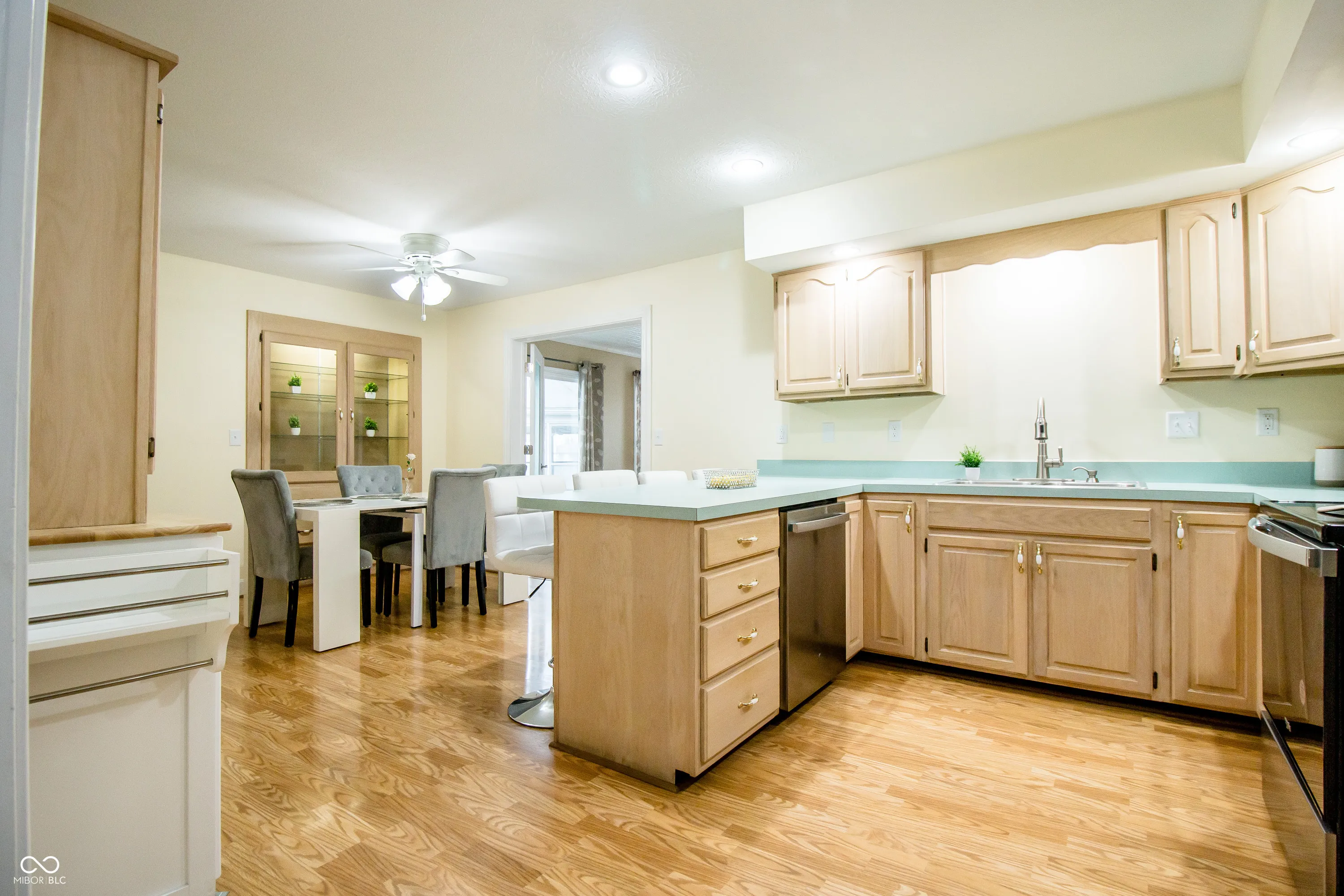 Scottsburg, Indiana 47170, United States, 3 Bedrooms Bedrooms, ,3 BathroomsBathrooms,Residential,Pending,11401