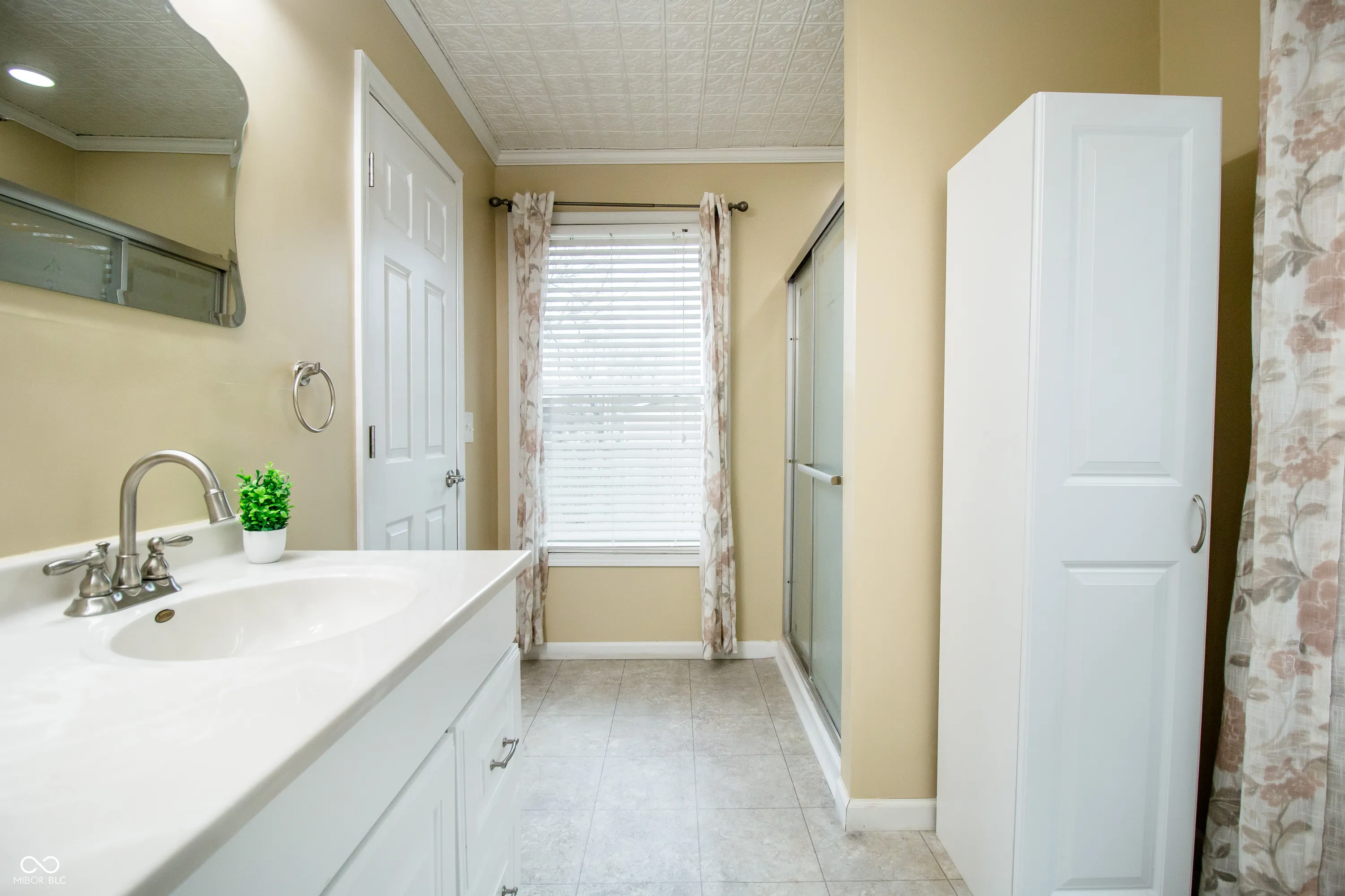 Scottsburg, Indiana 47170, United States, 3 Bedrooms Bedrooms, ,3 BathroomsBathrooms,Residential,Pending,11401