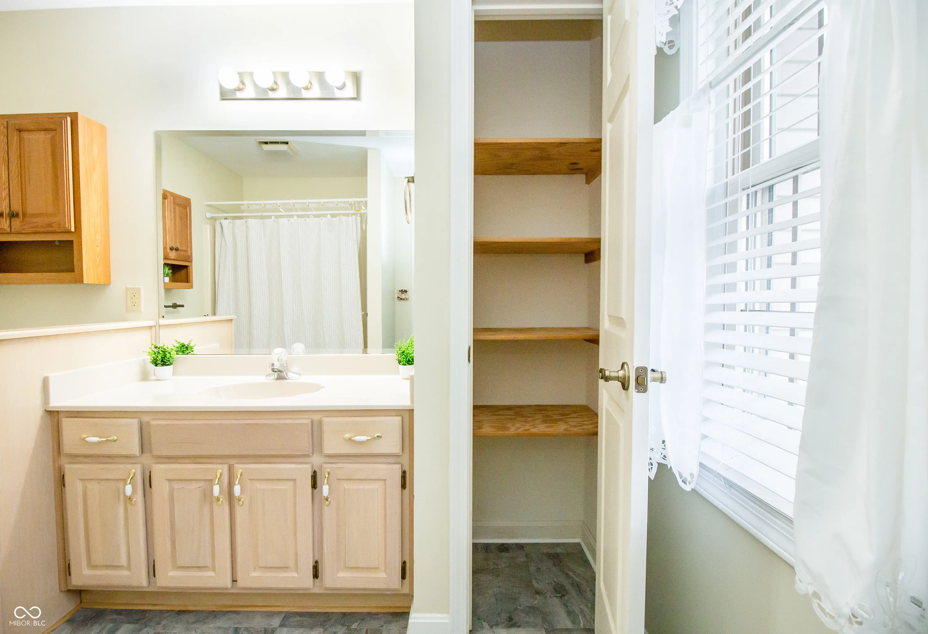 Scottsburg, Indiana 47170, United States, 3 Bedrooms Bedrooms, ,3 BathroomsBathrooms,Residential,Pending,11401