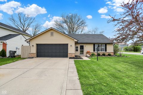 Photo of 8244 Amarillo Drive, Indianapolis, IN 46237 (MLS # 22095030)