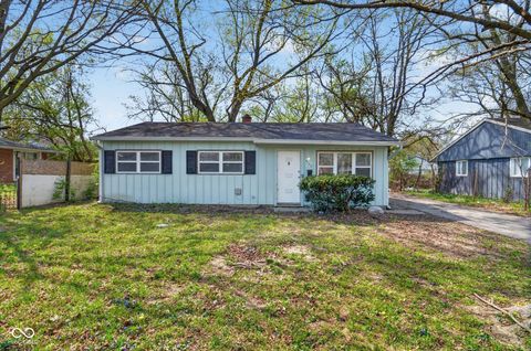 Photo of 4002 N Mitthoefer Road, Indianapolis, IN 46235 (MLS # 22094029)