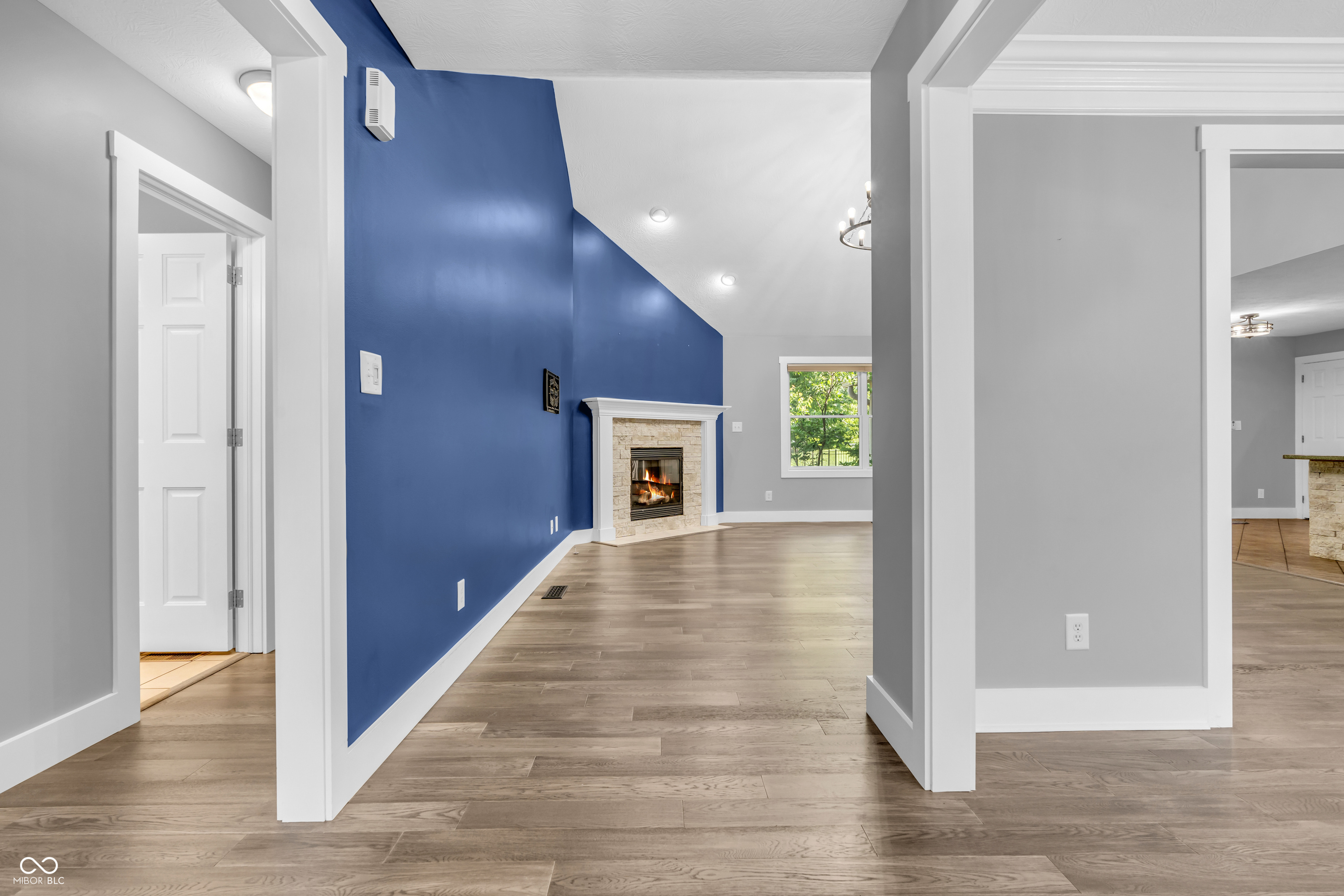 6686 Woodcrest Drive