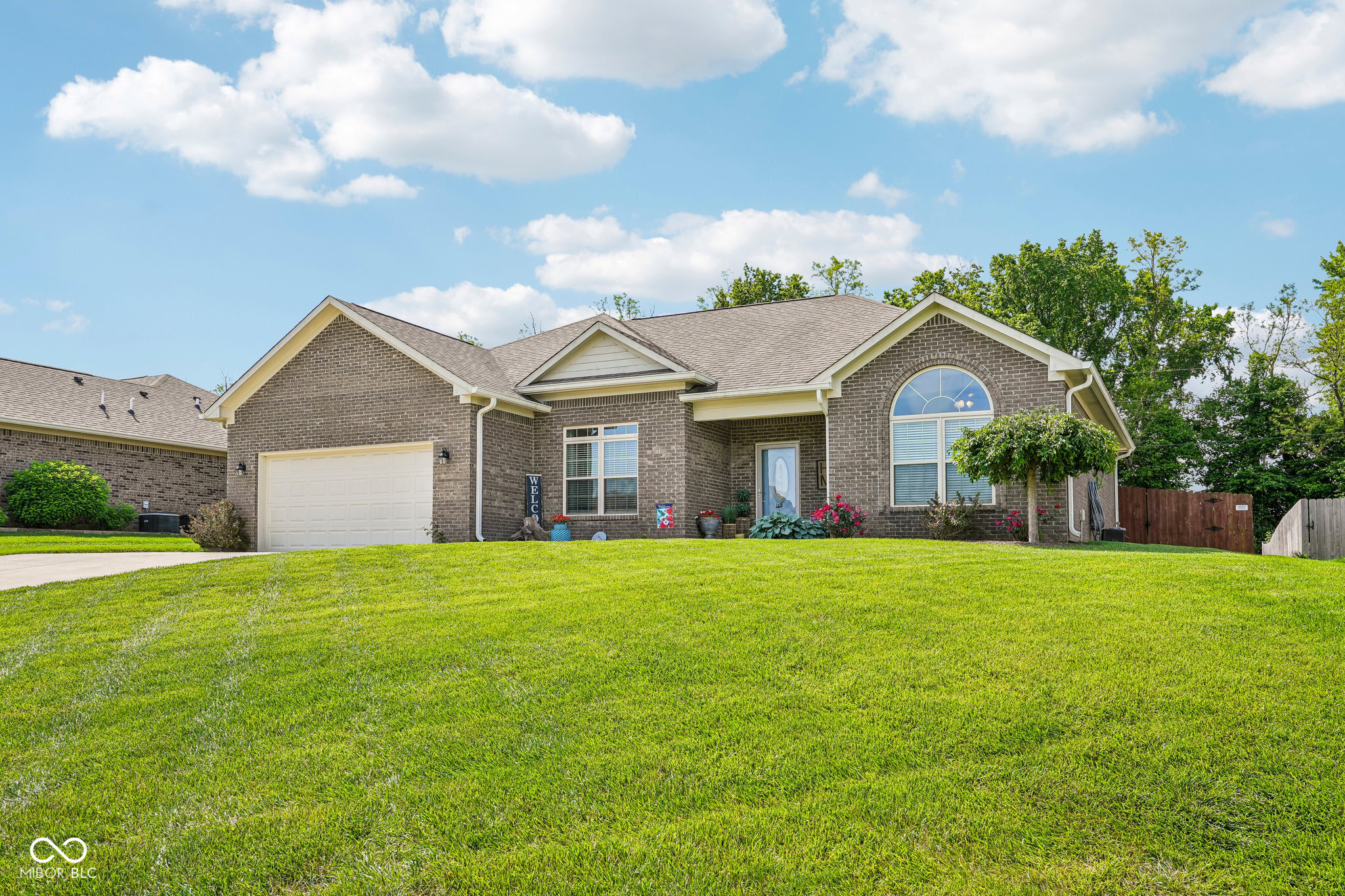 4911 E Daisy Lane
