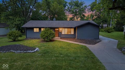 Photo of 148 Park Lane, Carmel, IN 46032 (MLS # 22111073)