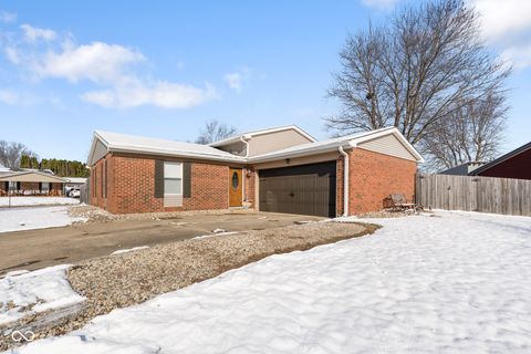 Photo of 1546 Beckett Drive, Shelbyville, IN 46176 (MLS # 22075797)