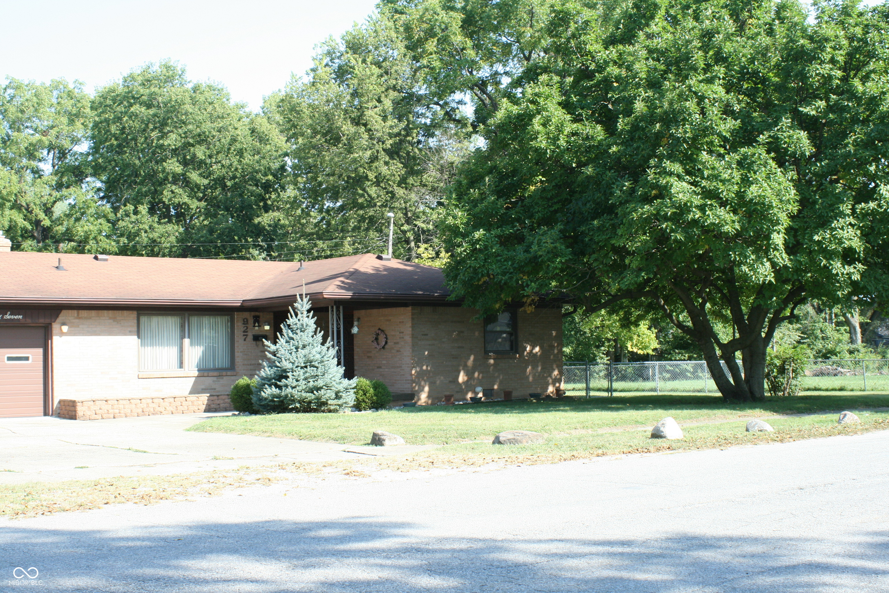 Photo 21 of 22 of 927 N Rochester Avenue house