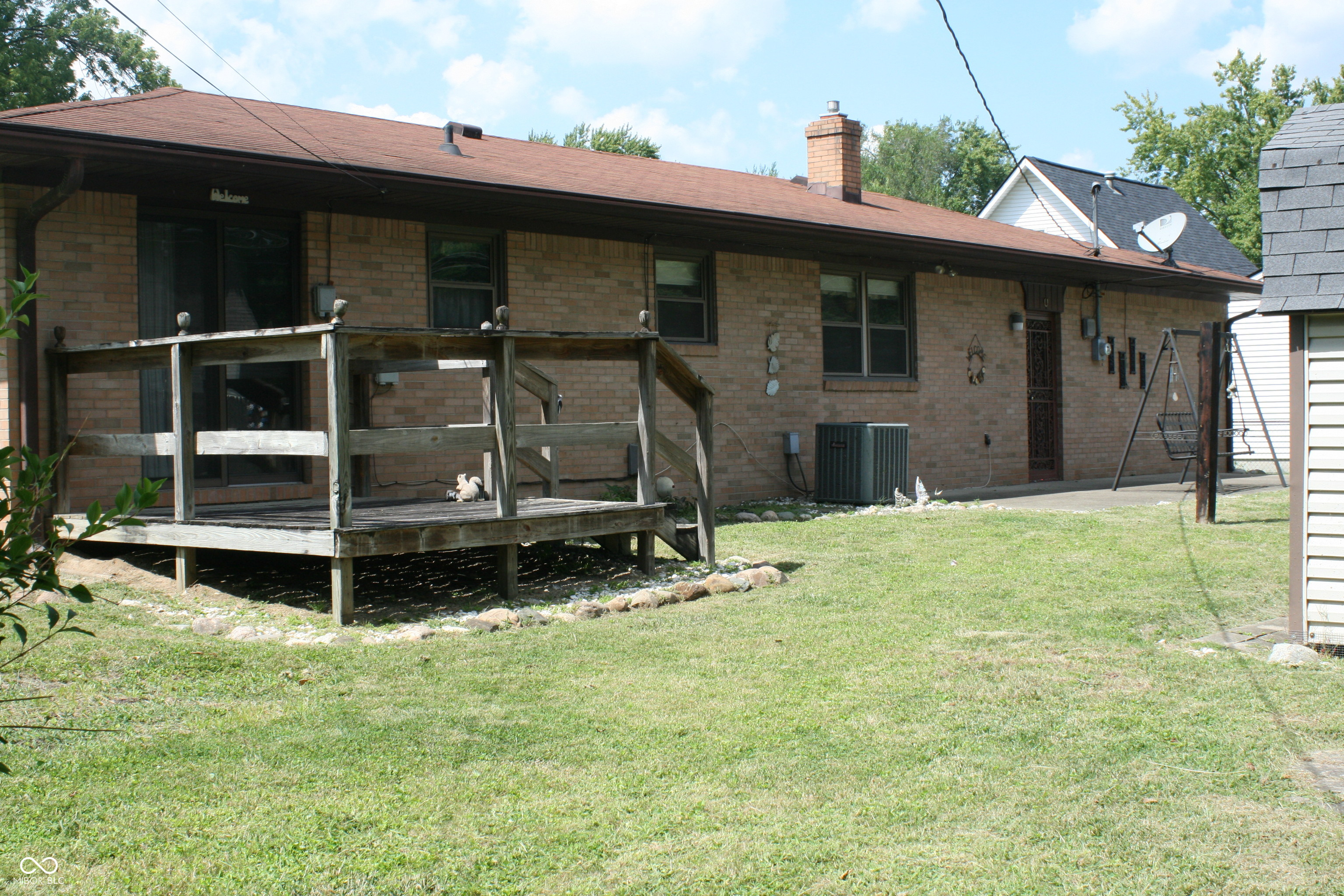 Photo 19 of 22 of 927 N Rochester Avenue house