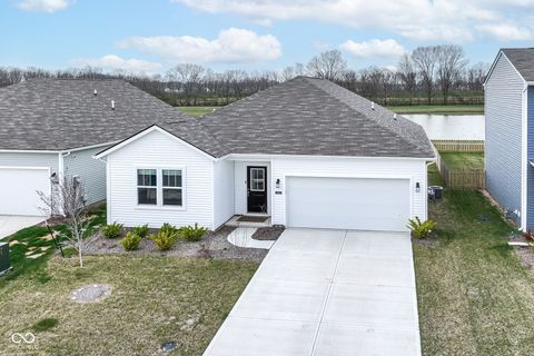 Photo of 11653 Melnick Lane, Indianapolis, IN 46235 (MLS # 22092136)