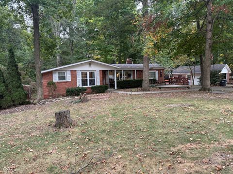 Photo of 28 Cambridge Court, Anderson, IN 46012 (MLS # 22069270)