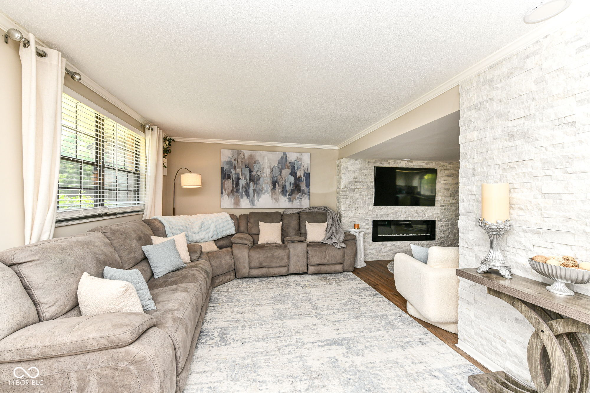 8123 Bromley Place