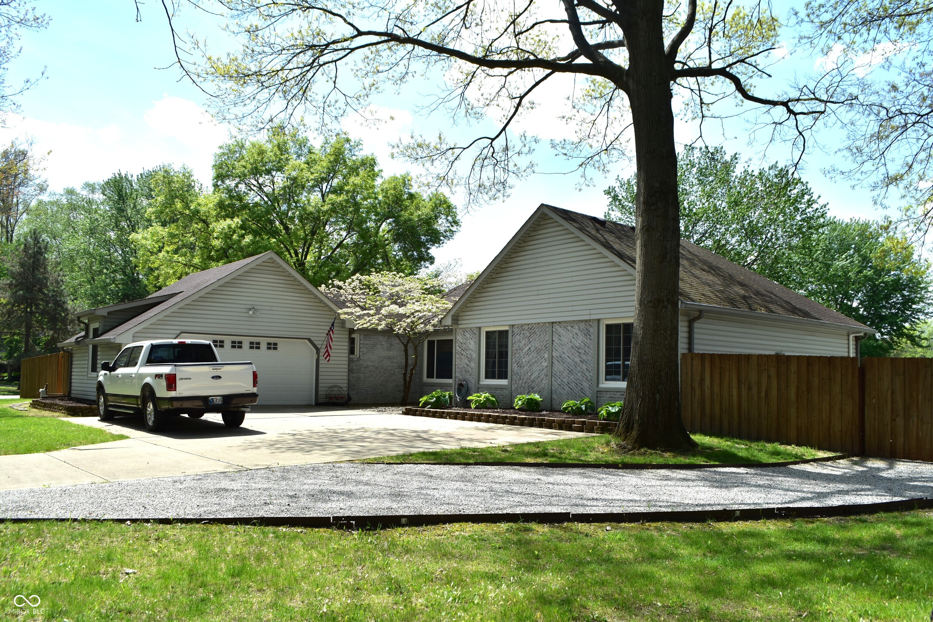 2370 Woodland Trace