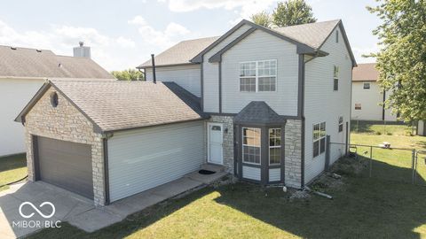 Photo of 8132 Lynn Drive, Indianapolis, IN 46237 (MLS # 22068745)
