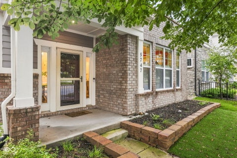 Photo of 5747 Wheeler Road, Indianapolis, IN 46216 (MLS # 22121645)